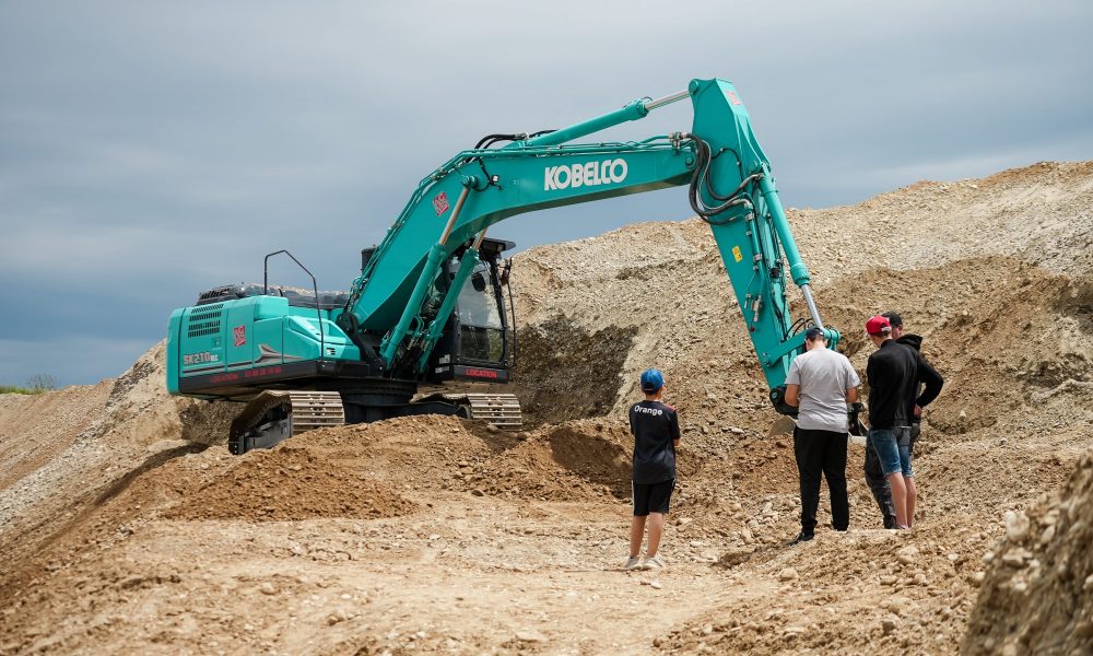 Démonstration de machines TP lors du salon travaux publics Le Dig Tour